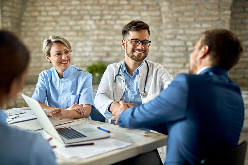 In-House Team vs Outsourced Consultancy: Cost & Risk Comparison for New Clinics 1 Healthcare Consultancy